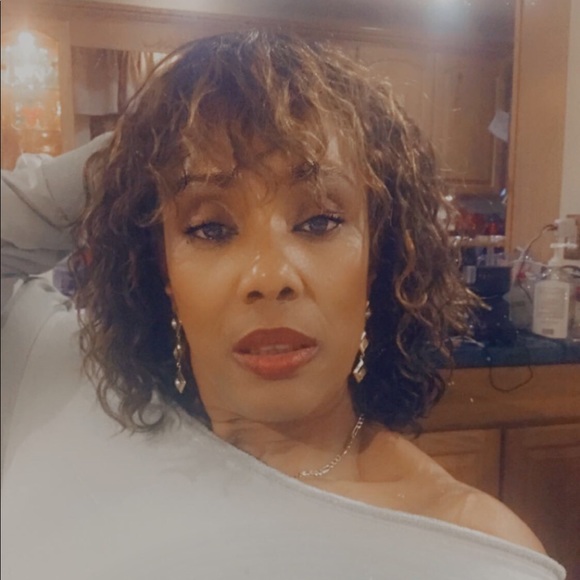 Meet your Posher, Crystal - Picture 3 of 3